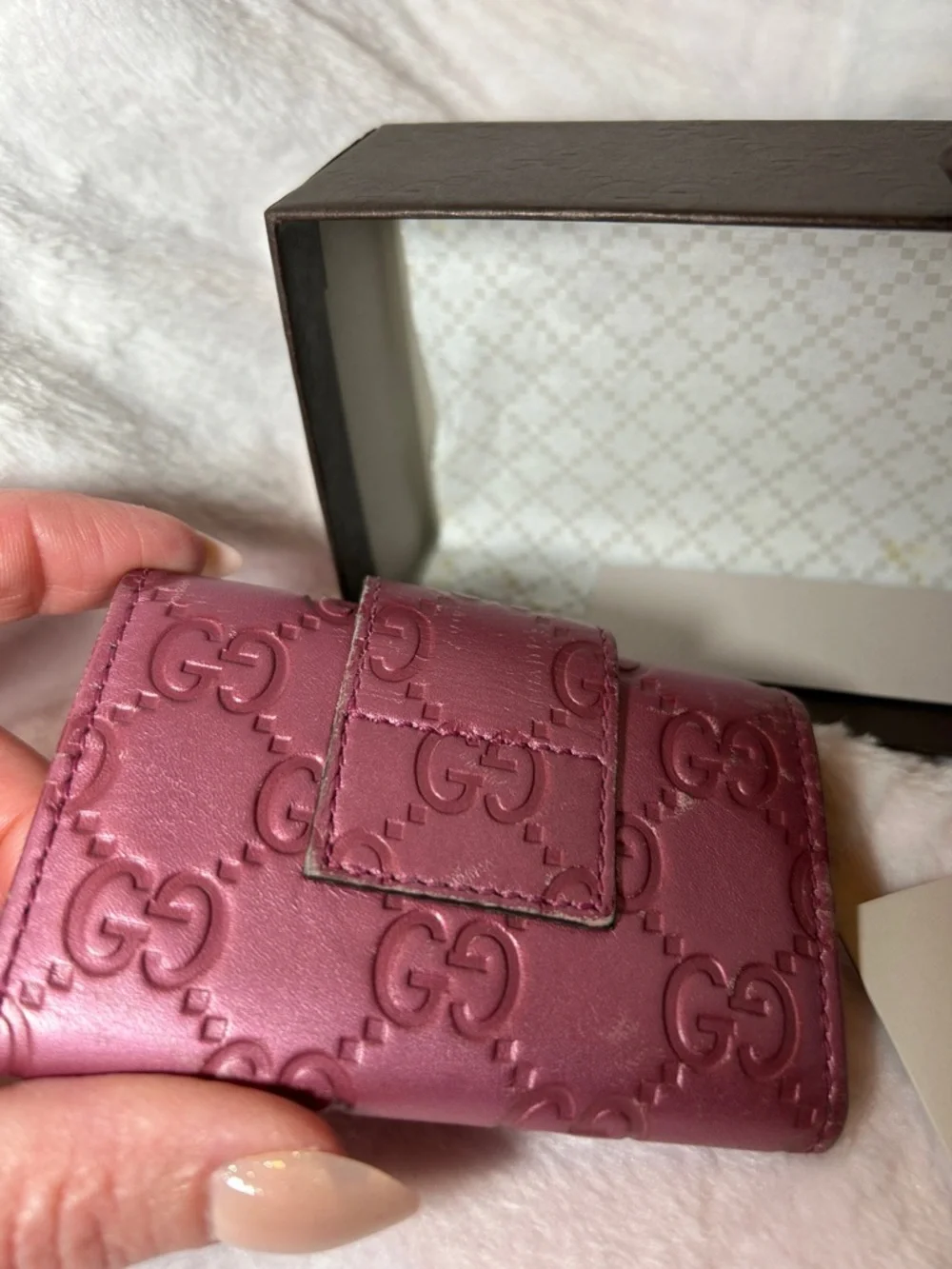 396.  Gucci “Loving Heart” Guccissima embossed leather key holder - Picture 6 of 10